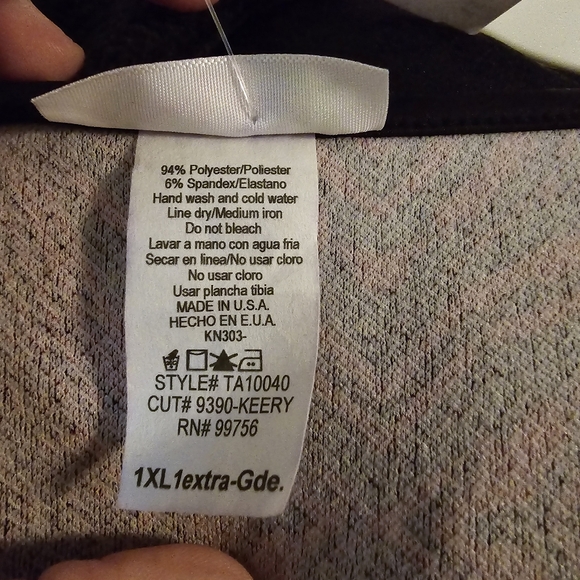 Red and Black Front cutout top- Short sleeve Size 1X - by Check it Out Plus - Picture 6 of 6